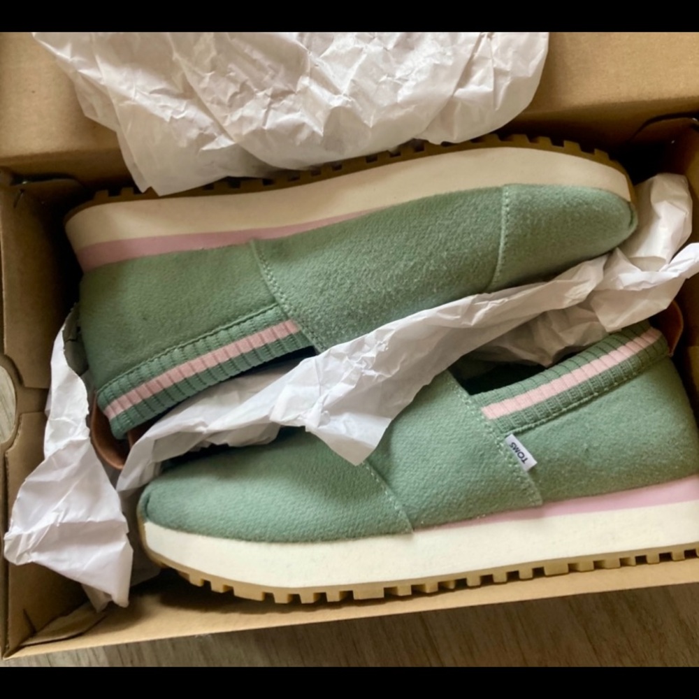 Green Slip-On Sneakers with Pink Accents